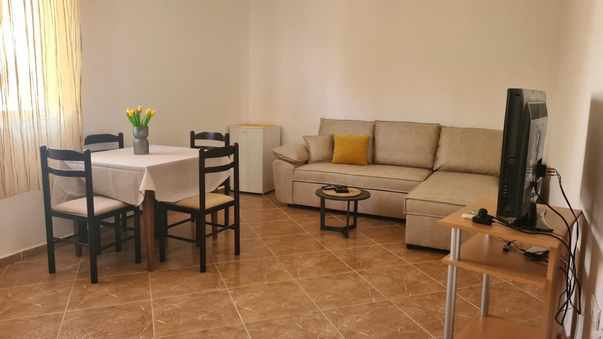 Apartments Mare Улцинь Екстер'єр фото