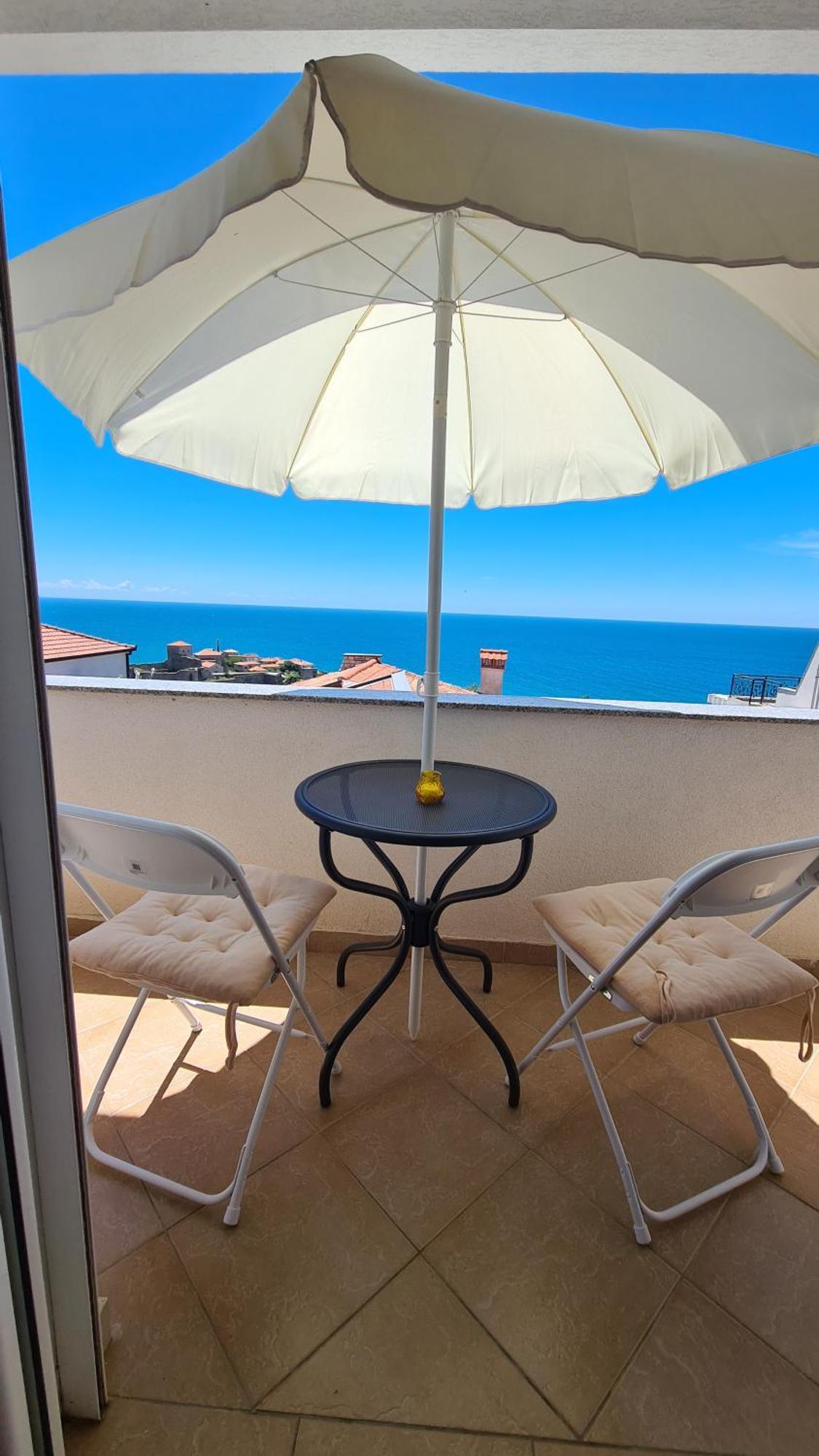 Apartments Mare Улцинь Екстер'єр фото